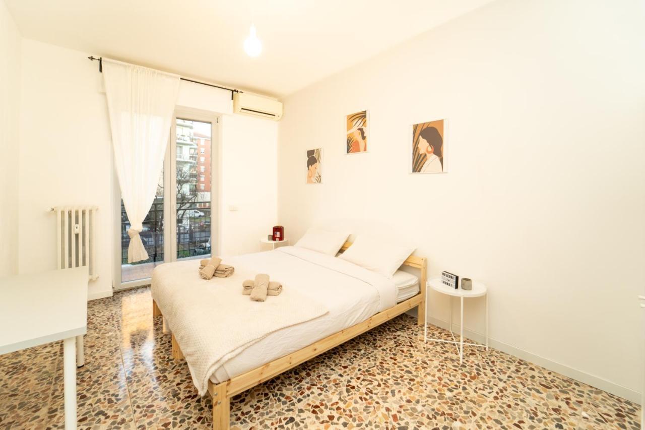 Trilocale Con Parcheggio Privato Apartment Milan Exterior photo