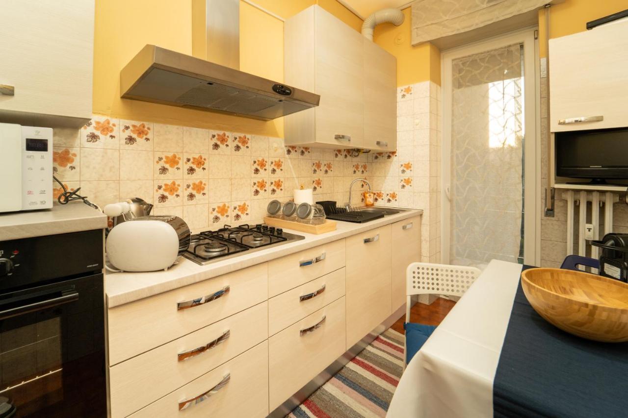 Trilocale Con Parcheggio Privato Apartment Milan Exterior photo